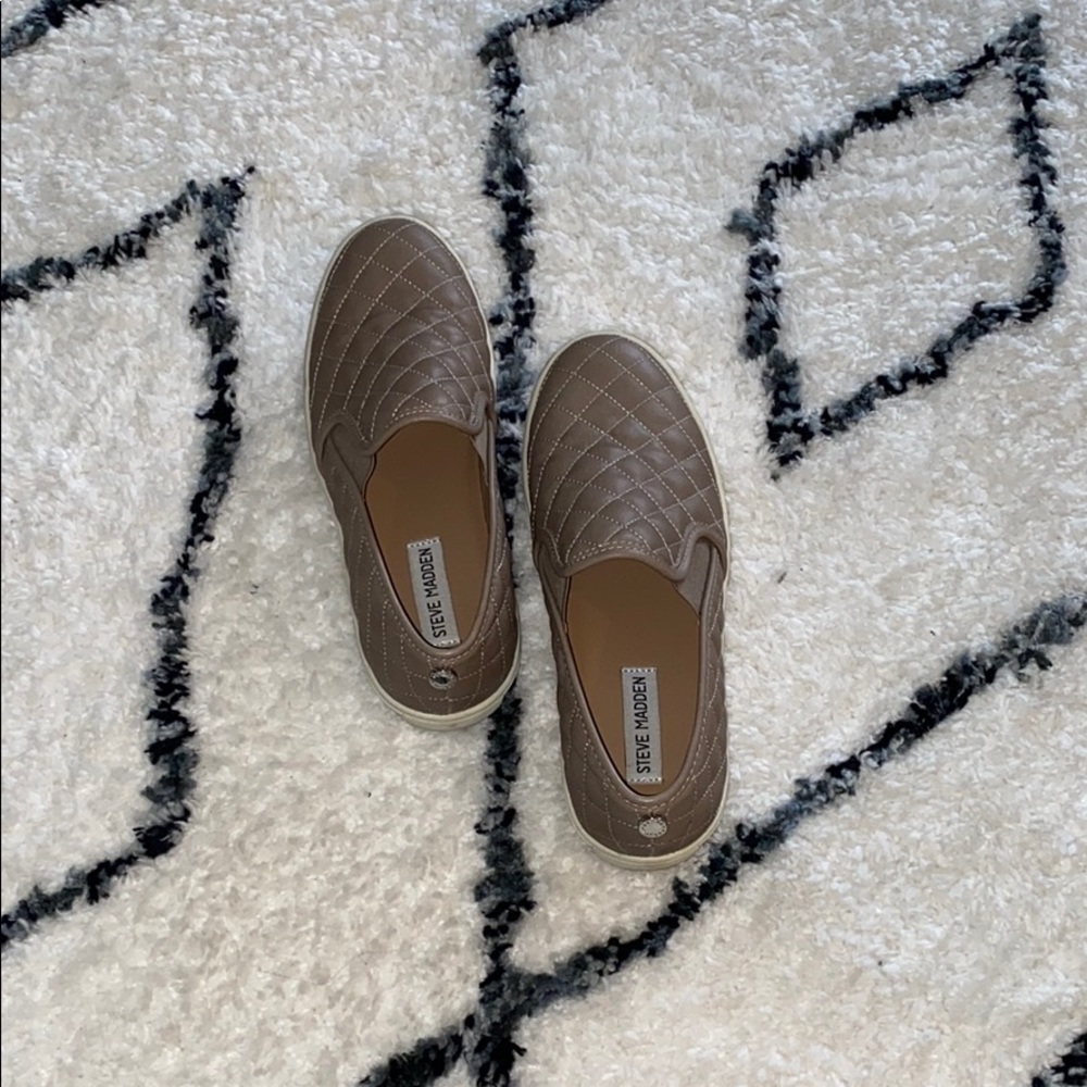 Steve Madden tan flats